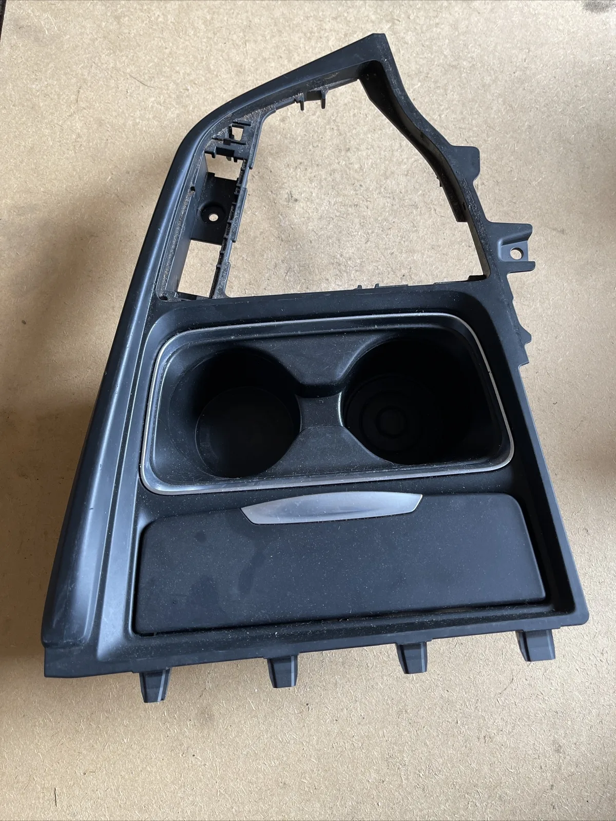BMW 3 SERIES F30 F31 F80 12 16 FRONT CENTRE DOUBLE CUP HOLDER PANEL 105048744 - Image 2