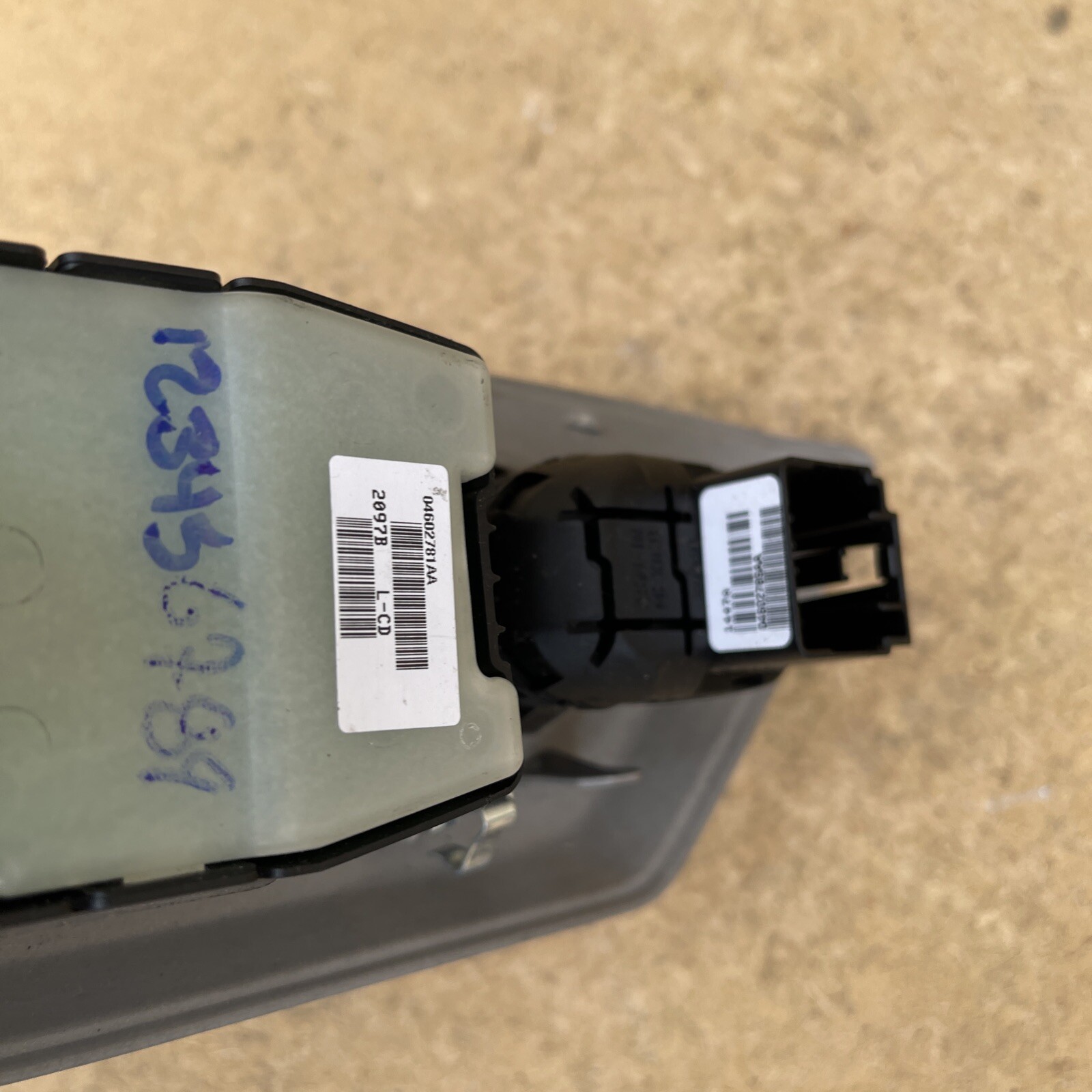 CHRYSLER DODGE DRIVER SIDE ELECTRIC PANEL CONTROL SWITCH SP1288816 1000677 - Image 7