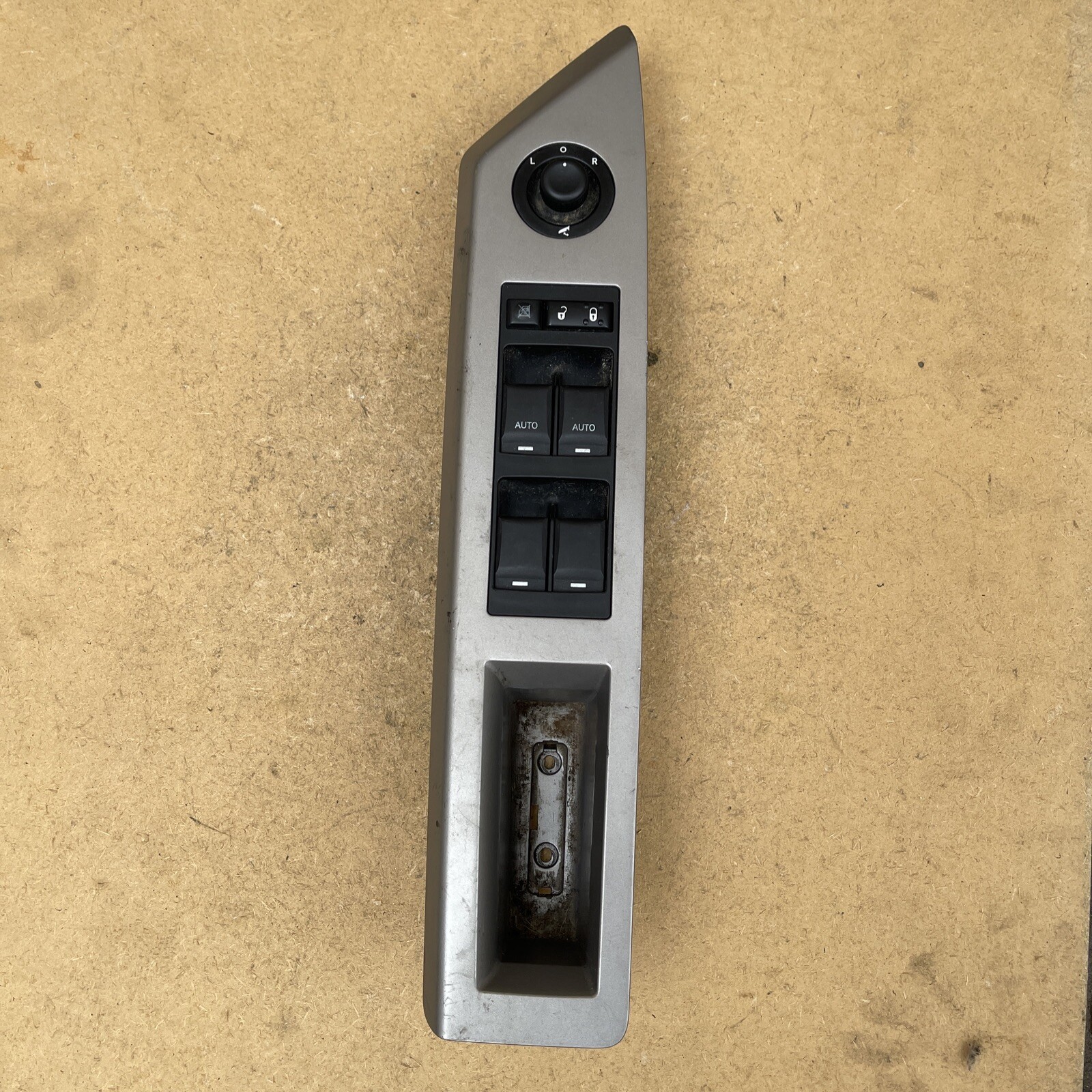 CHRYSLER DODGE DRIVER SIDE ELECTRIC PANEL CONTROL SWITCH SP1288816 1000677