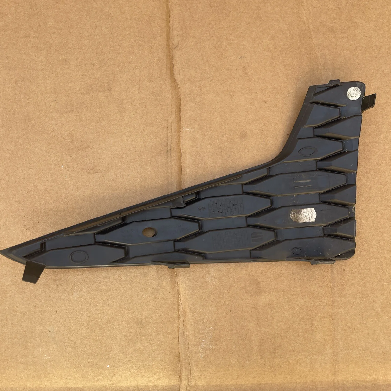 SEAT LEON 2013 2017 FRONT RIGHT LOWER BUMPER FOGLIGHT GRILL COVER 5F0853666B - Image 5