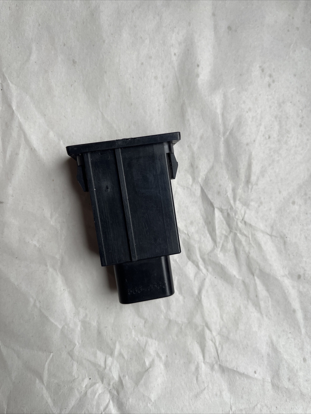 TOYOTA AVENSIS T25 2006-2008 DIESEL FUEL CAP RELEASE SWITCH 156795 - Image 2