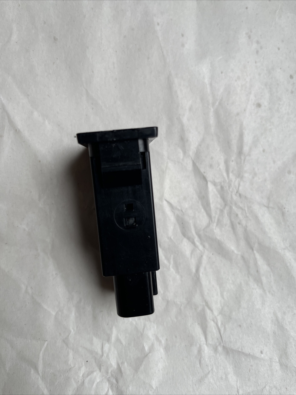 TOYOTA AVENSIS T25 2006-2008 DIESEL FUEL CAP RELEASE SWITCH 156795 - Image 3