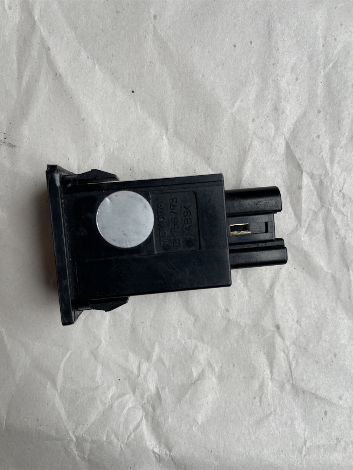 TOYOTA AVENSIS T25 2006-2008 DIESEL FUEL CAP RELEASE SWITCH 156795 - Image 5