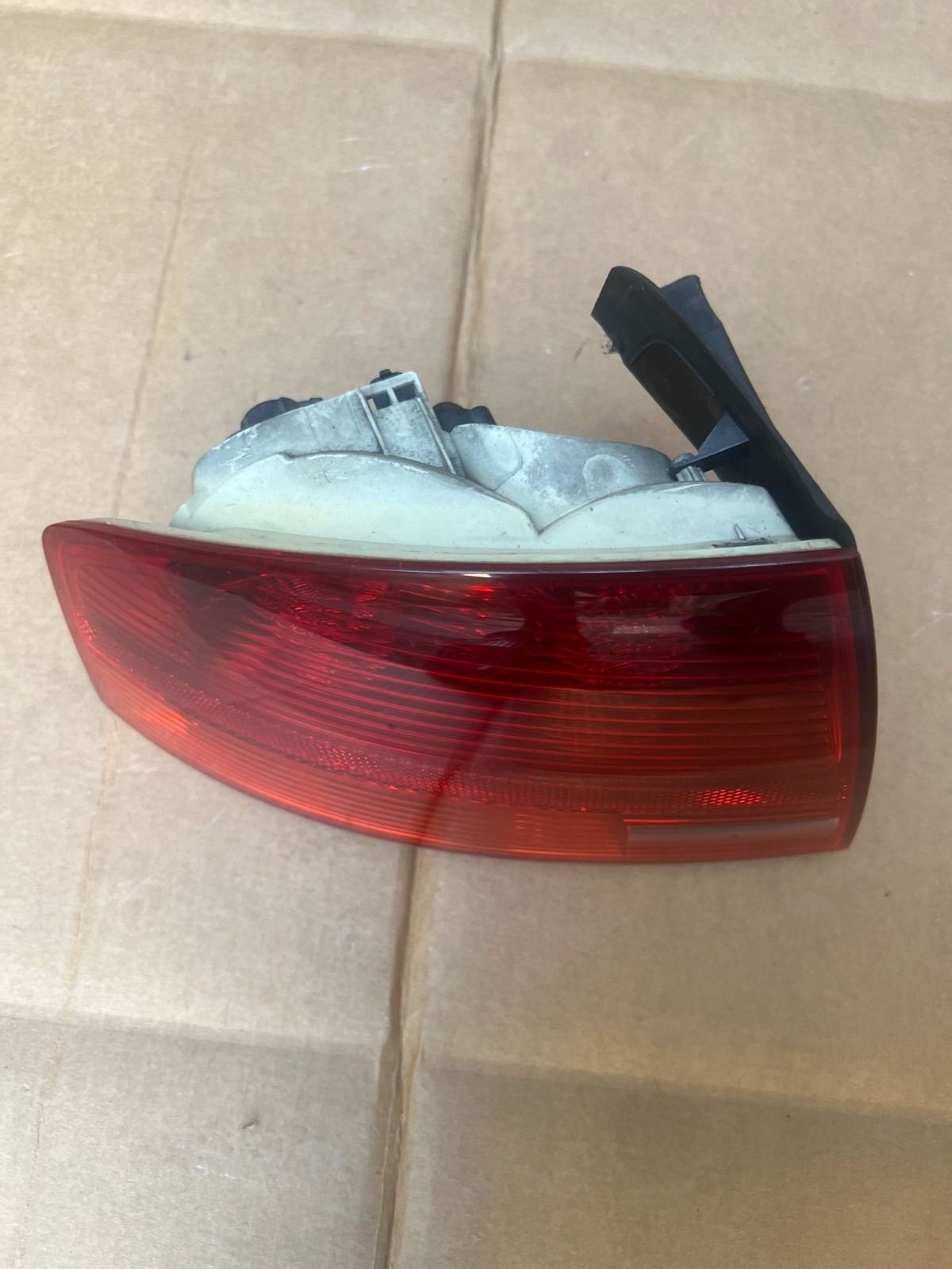 AUDI A4 2006 LEFT PASSENGER SIDE REAR TAIL LIGHT 96503701 L965069 965083 - Image 2