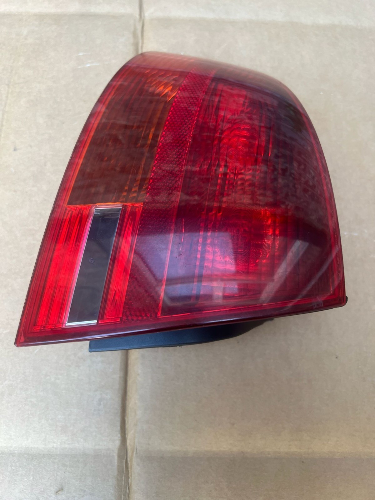 AUDI A4 2006 LEFT PASSENGER SIDE REAR TAIL LIGHT 96503701 L965069 965083 - Image 4