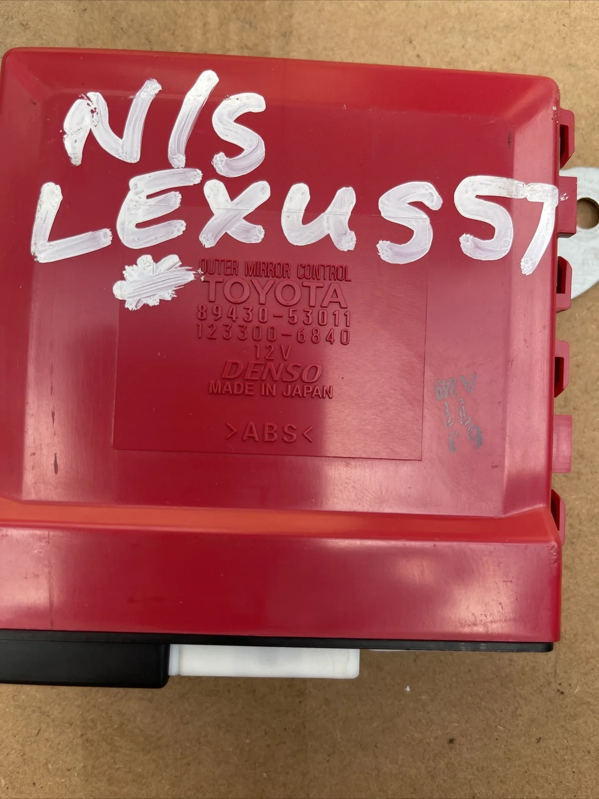 LEXUS IS 2005-2013 LEFT WING MIRROR ELECTRIC CONTROL MODULE 89430-53011 - Image 2