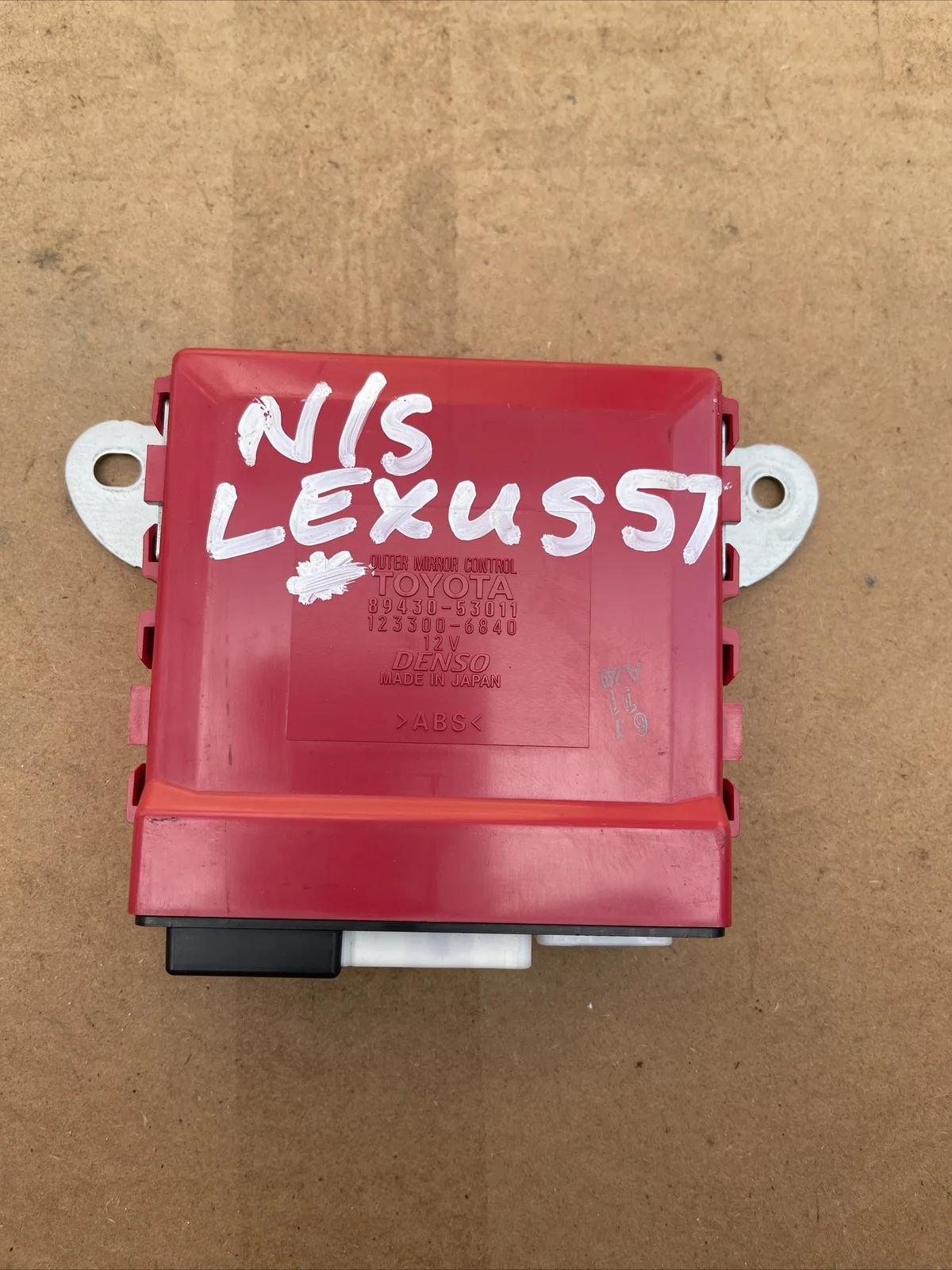 LEXUS IS 2005-2013 LEFT WING MIRROR ELECTRIC CONTROL MODULE 89430-53011