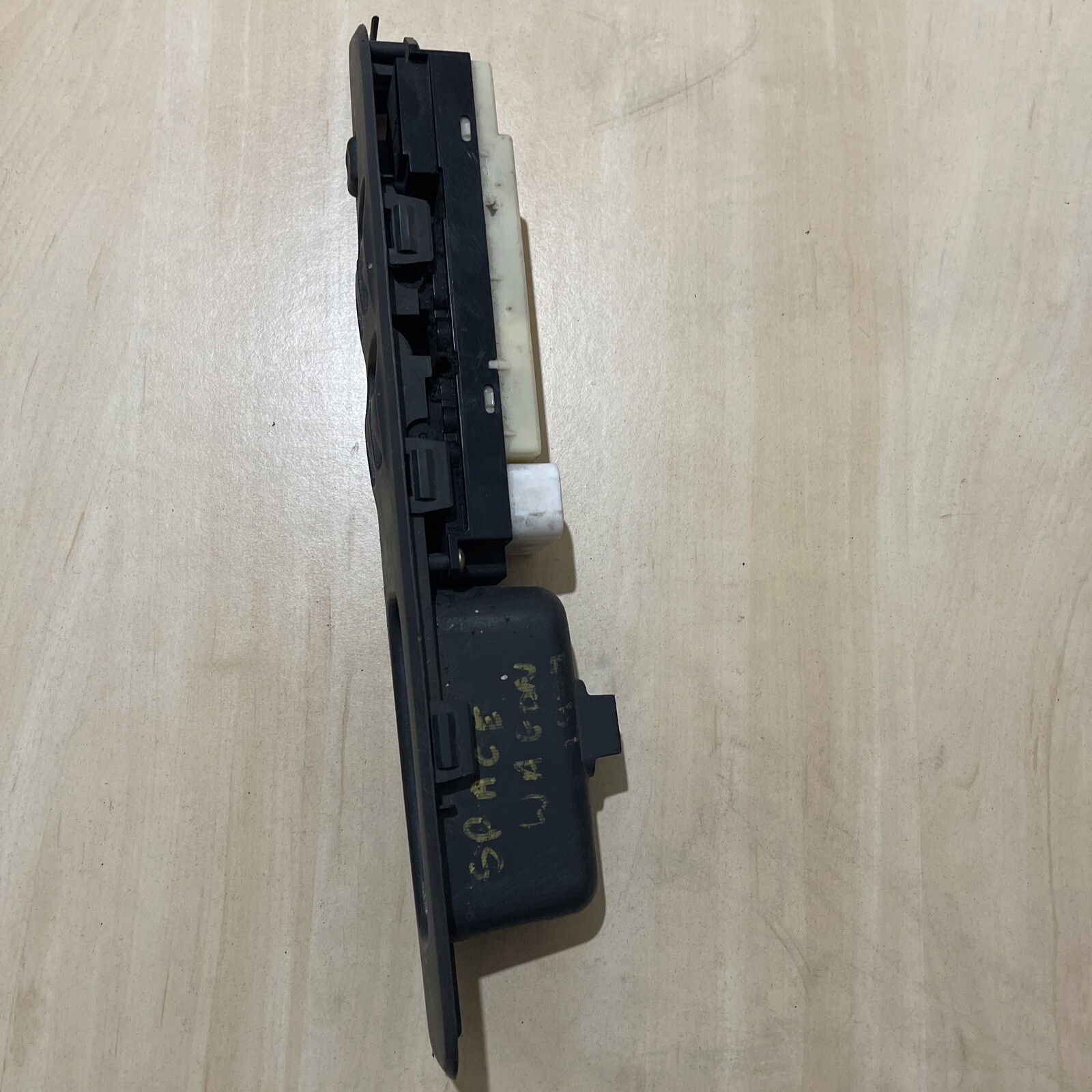 MITSUBISHI SPACE WAGON DRIVER SIDE ELECTRIC PANEL CONTROL SWITCH MR283700 - Image 3