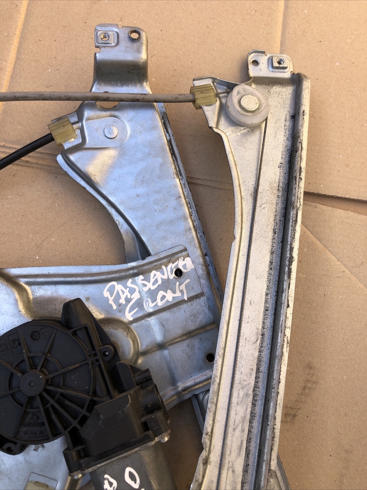 RENAULT CLIO III PASSENGER SIDE DOOR WINDOW REGULATOR WITH MOTOR 8200291145 - Image 6