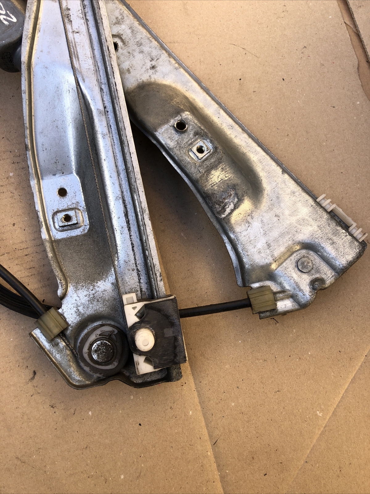 RENAULT CLIO III PASSENGER SIDE DOOR WINDOW REGULATOR WITH MOTOR 8200291145 - Image 7