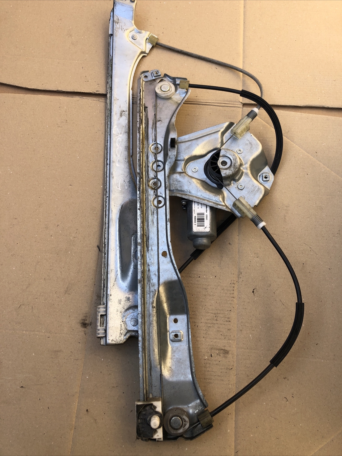 RENAULT CLIO III PASSENGER SIDE DOOR WINDOW REGULATOR WITH MOTOR 8200291145
