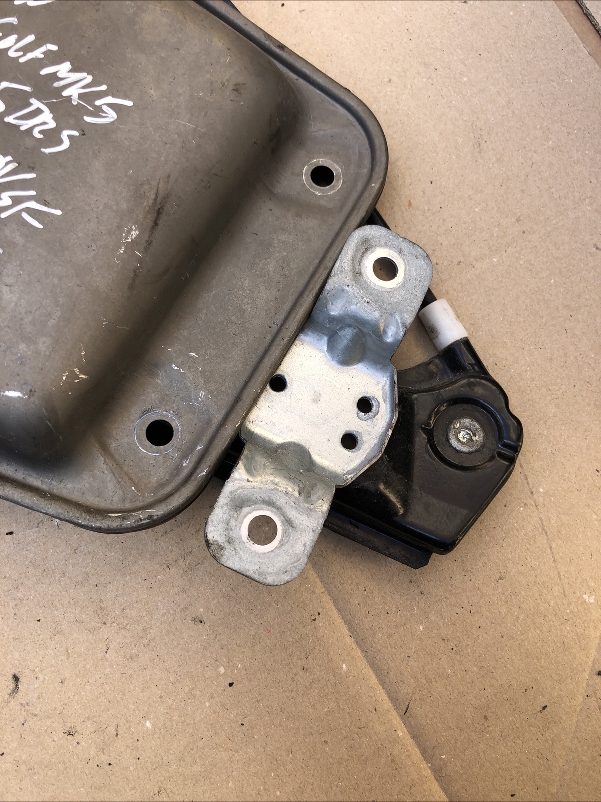 VOLKSWAGEN GOLF V FRONT PASSENGER SIDE WINDOW LIFTING MECHANISM MOTOR 1K4837461 - Image 3