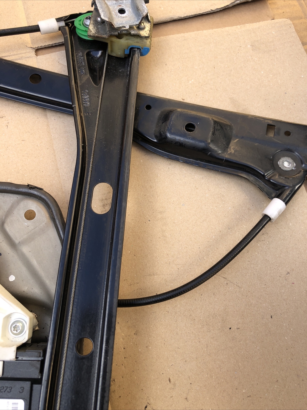 VOLKSWAGEN GOLF V FRONT PASSENGER SIDE WINDOW LIFTING MECHANISM MOTOR 1K4837461 - Image 8