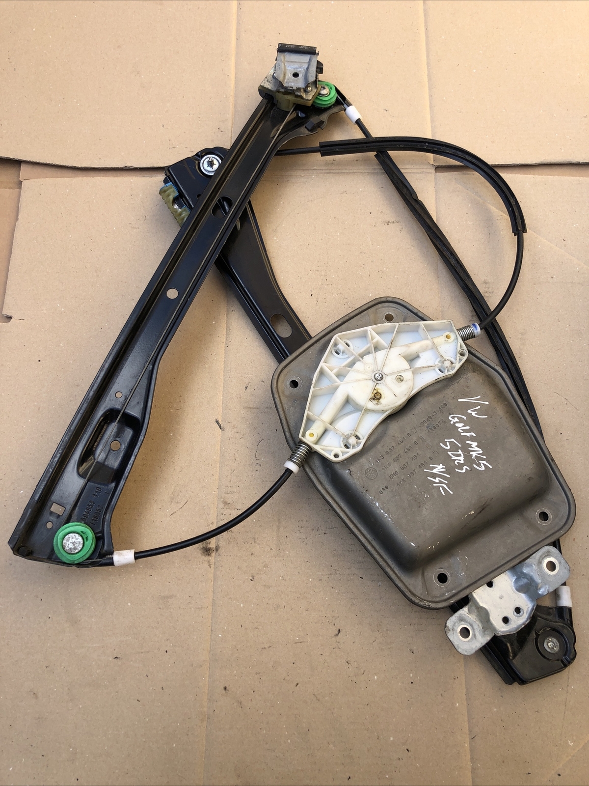 VOLKSWAGEN GOLF V FRONT PASSENGER SIDE WINDOW LIFTING MECHANISM MOTOR 1K4837461
