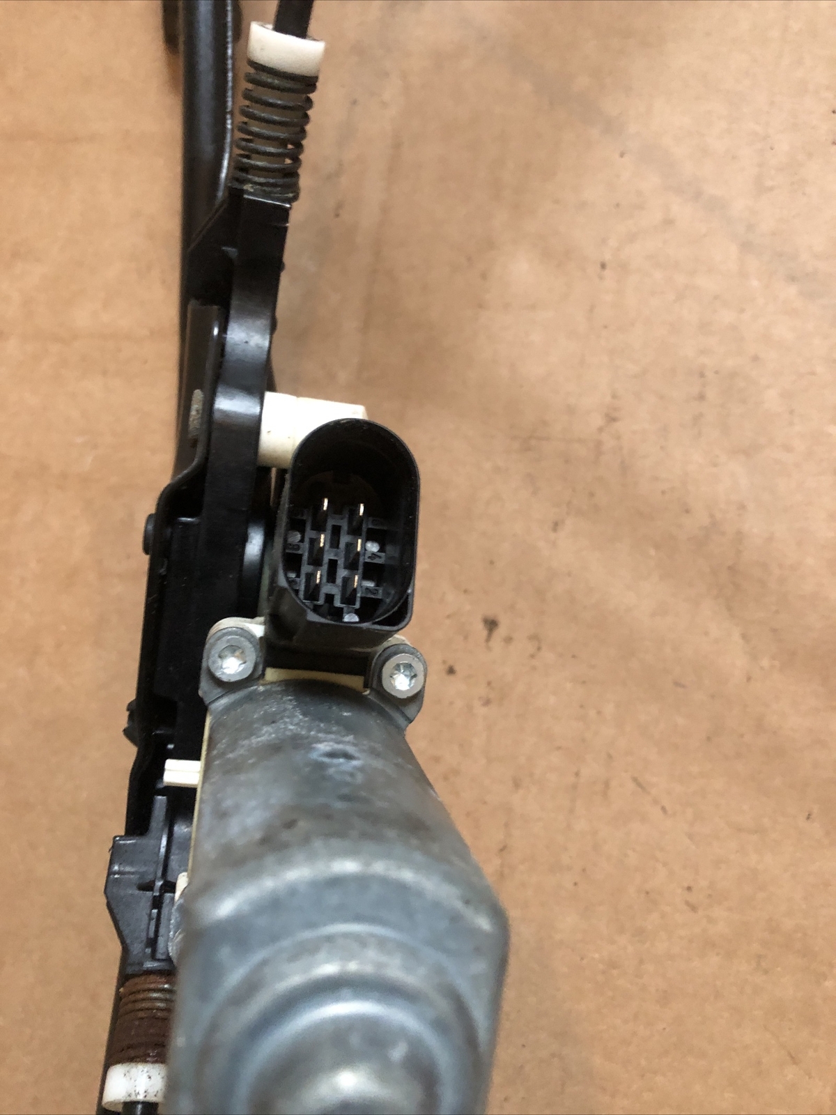 BMW 5 SERIES E60 E61 RIGHT DRIVER SIDE FRONT WINDOW MOTOR & REGULATOR BMW6922268 - Image 9