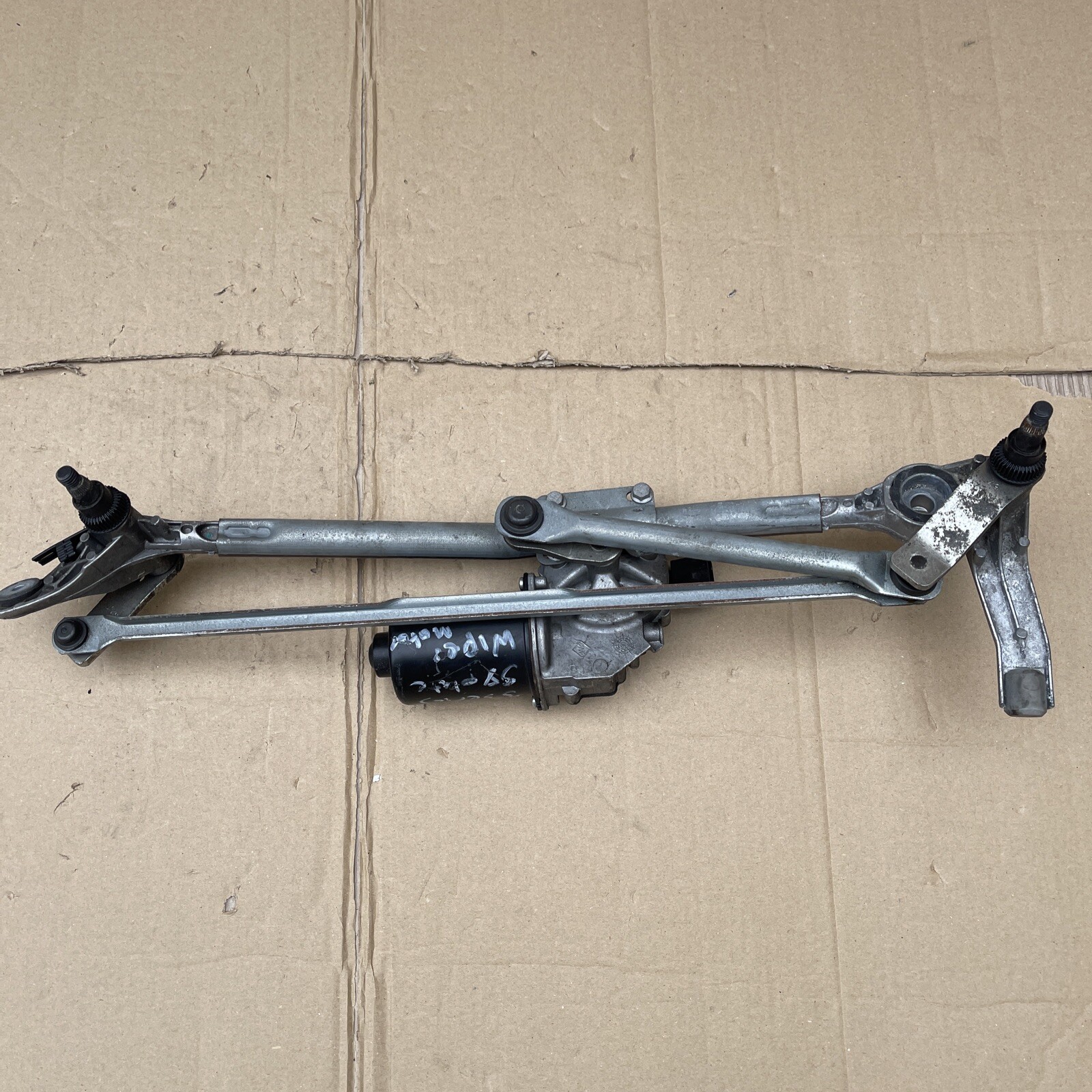 BMW E90 320 D FRONT WIPER MOTOR AND LINKAGE 6978264 404.960 6935781