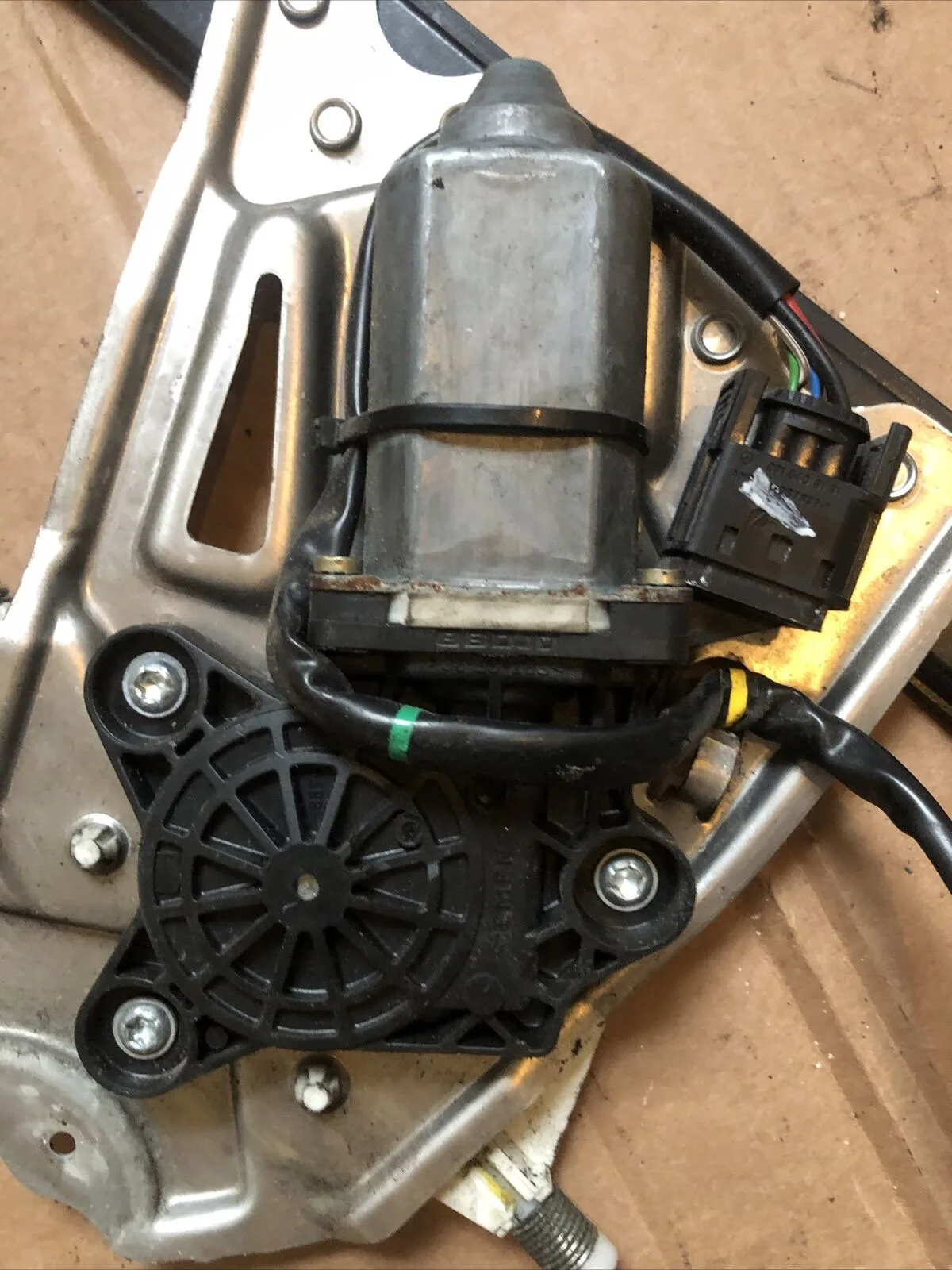 MERCEDES W220 S-CLASS 99-05 NEAR SIDE REAR WINDOW MOTOR & REGULATOR A2207300346 - Image 2
