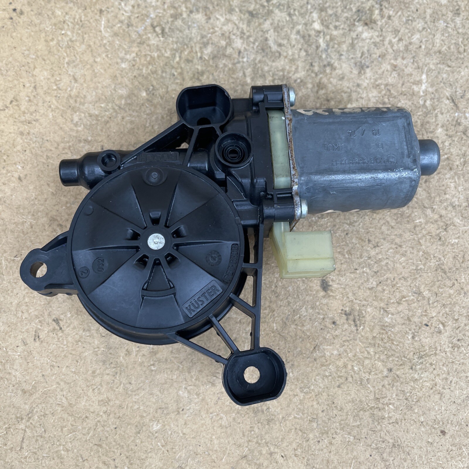 SKODA OCTAVIA 13-19 FRONT RIGHT DRIVER SIDE WINDOW MOTOR REGULATOR 0130822716