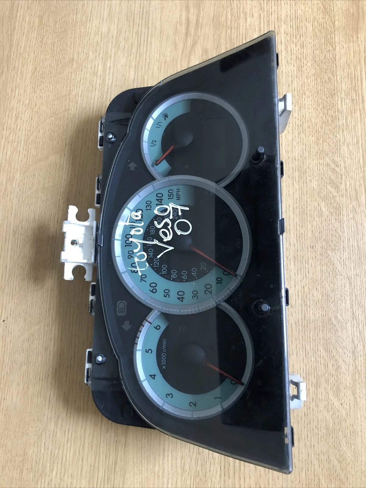 TOYOTA COROLLA VERSO SPEEDOMETER INSTRUMENT CLUSTER CLOCK OEM 83800-0F081 - Image 2