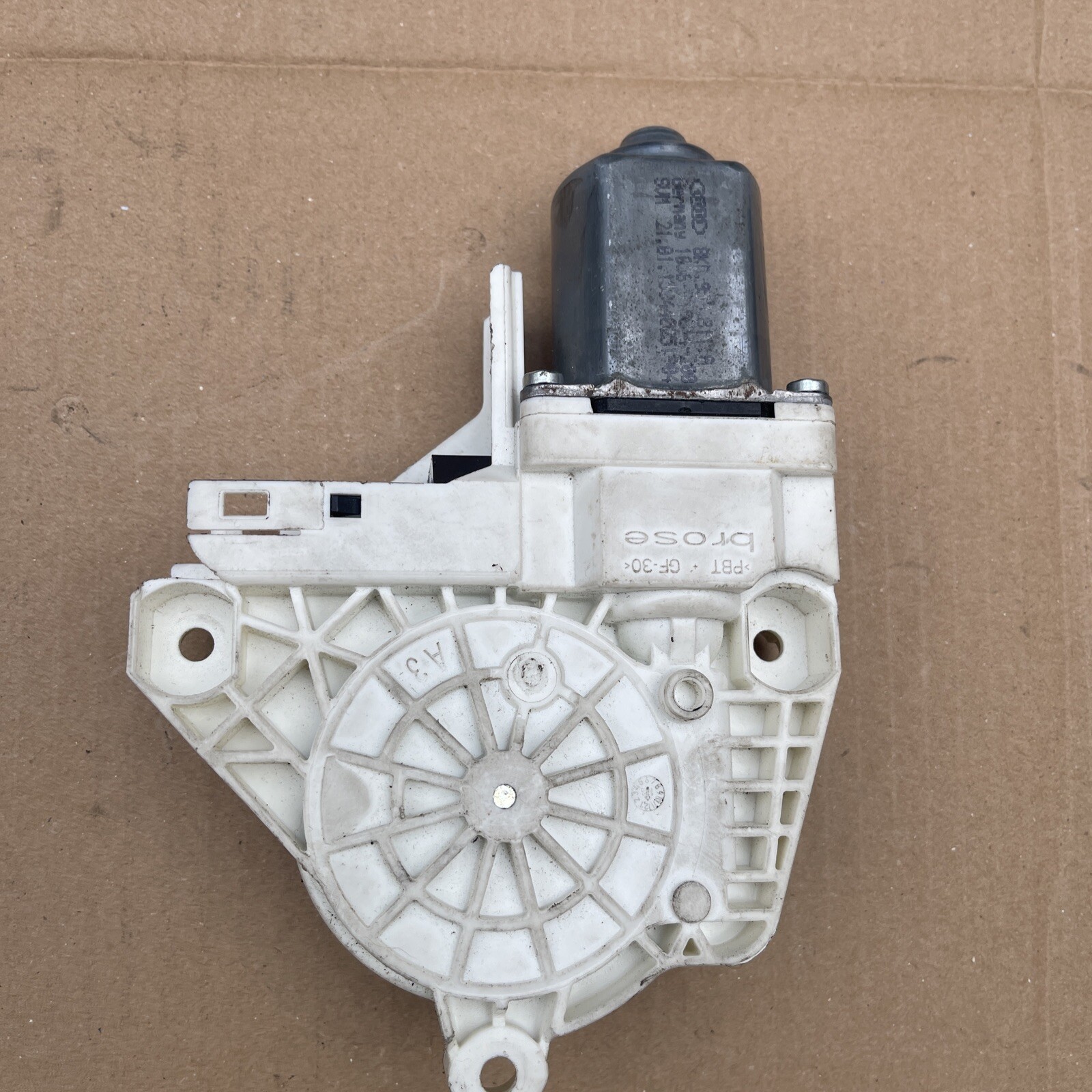 AUDI A1 A4 A5 A7 Q3 Q5 REAR LEFT WINDOW REGULATOR MOTOR A60570110 8K0959811A - Image 3
