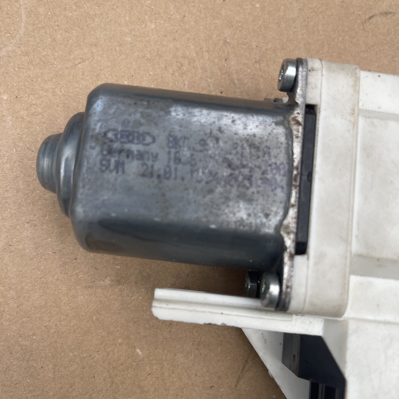 AUDI A1 A4 A5 A7 Q3 Q5 REAR LEFT WINDOW REGULATOR MOTOR A60570110 8K0959811A - Image 4