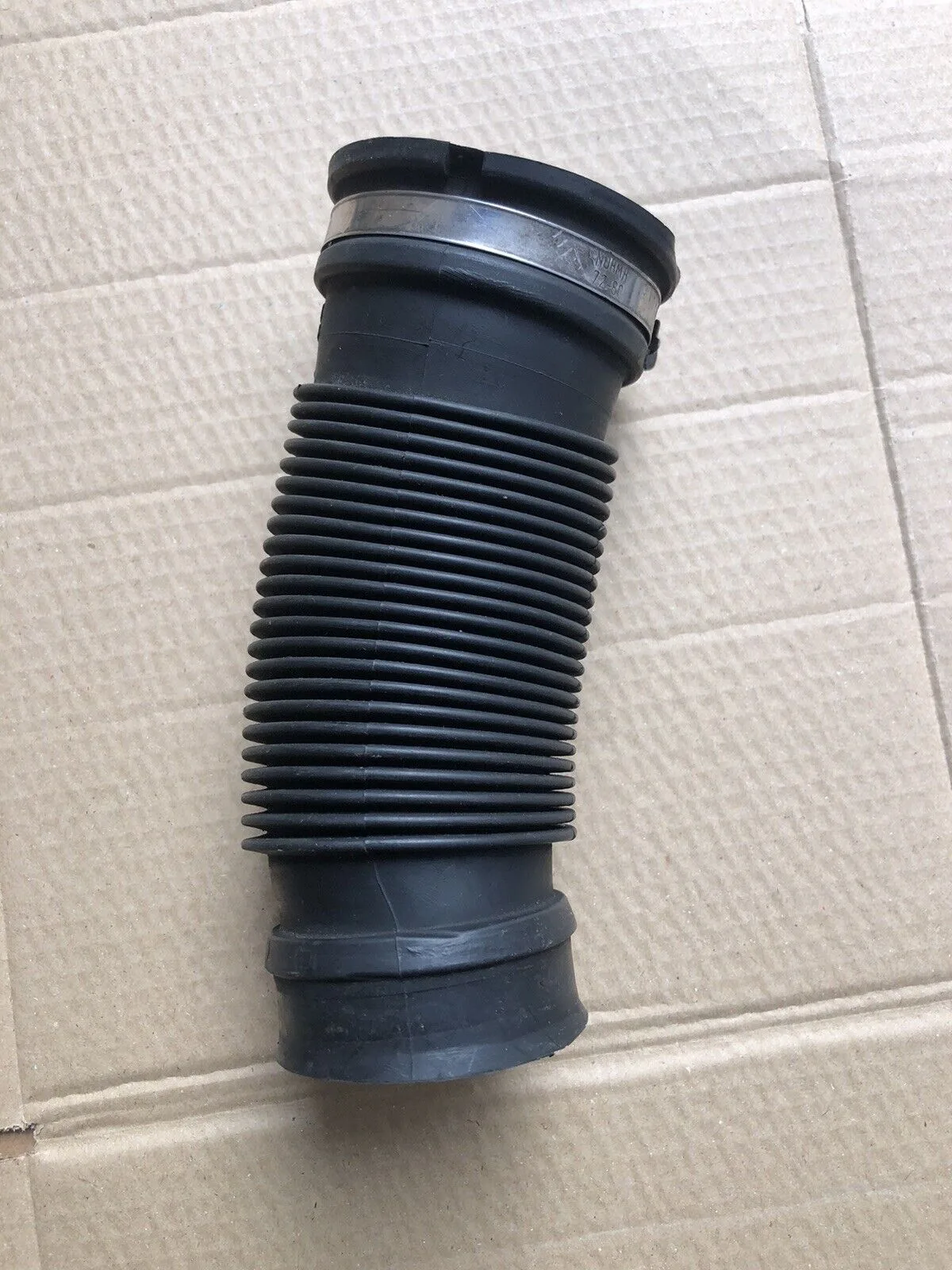 GENUINE VAUXHALL VECTRA SAAB 9-3 VER2 AIR INTAKE PIPE HOSE PART NUMBER 55354823 - Image 2