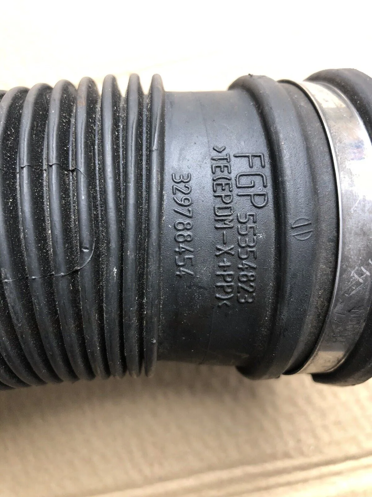 GENUINE VAUXHALL VECTRA SAAB 9-3 VER2 AIR INTAKE PIPE HOSE PART NUMBER 55354823 - Image 5