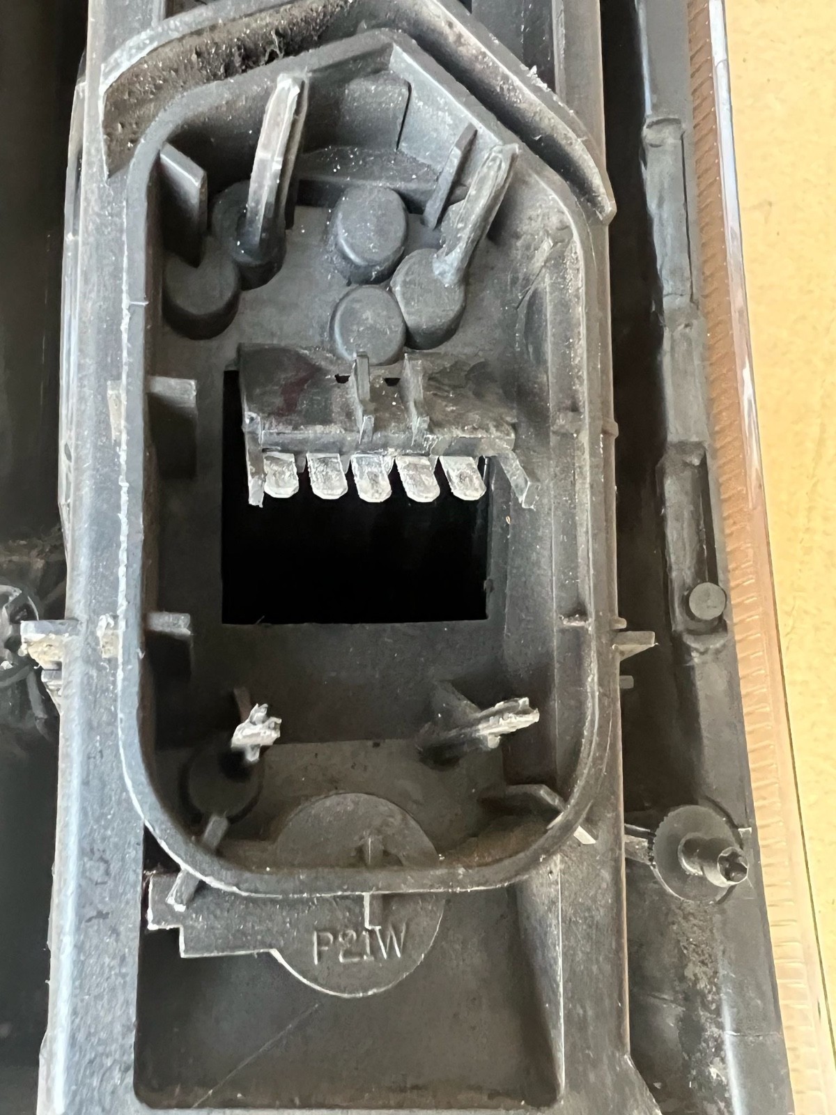VAUXHALL MERIVA 2001-2006 LEFT PASSENGER SIDE REAR TAIL LIGHT 13196002 - Image 5