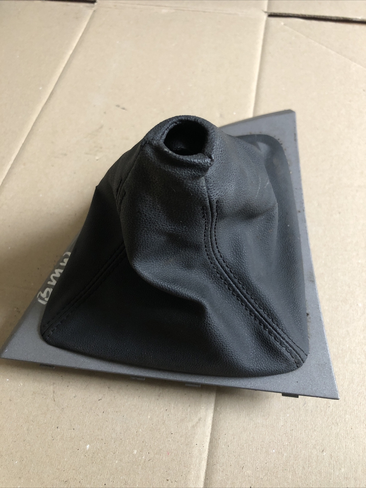 BMW 1 E81 E87 2005 GEAR SHIFTER SURROUND TRIM COVER 7129144 - Image 2
