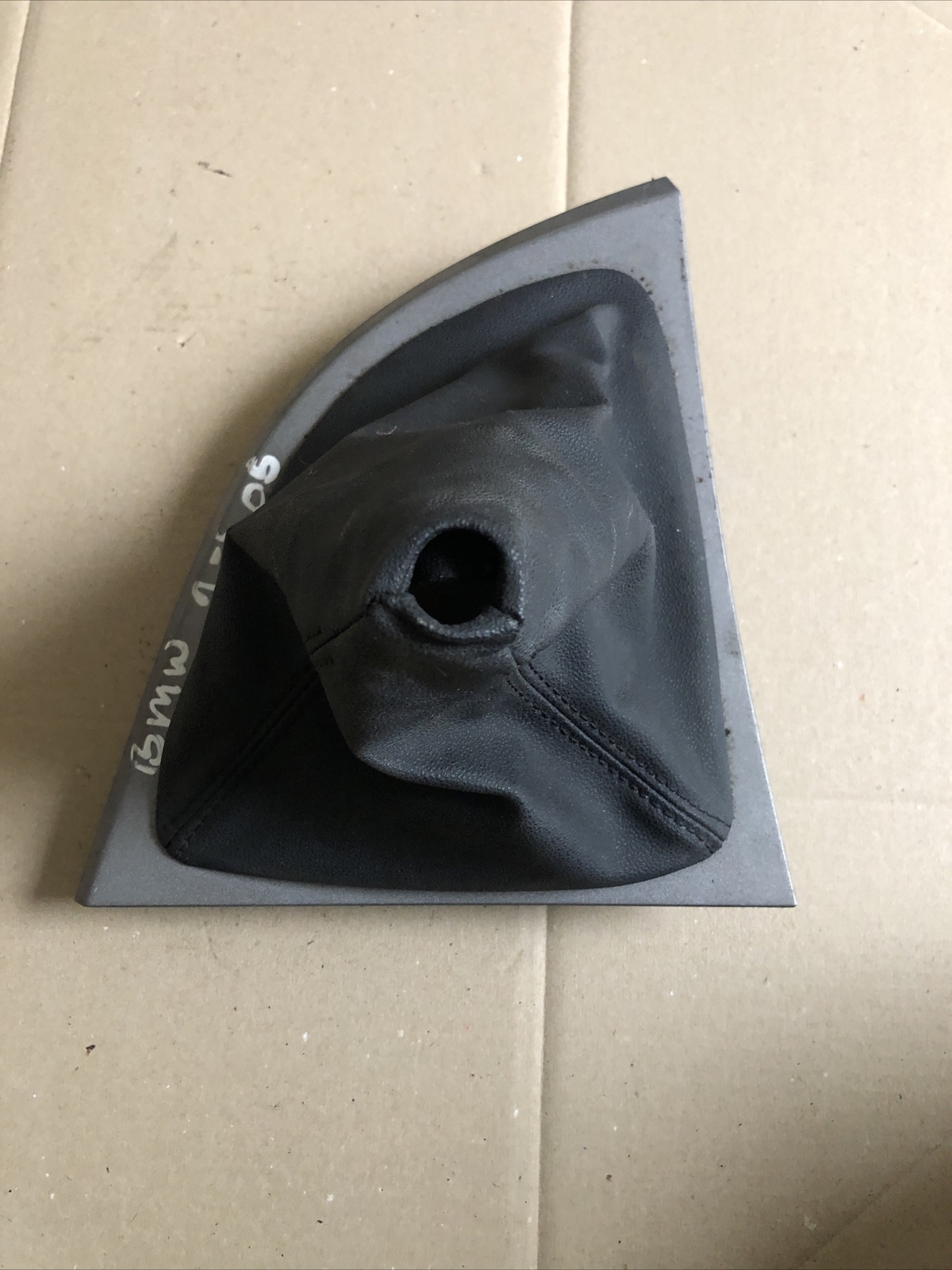 BMW 1 E81 E87 2005 GEAR SHIFTER SURROUND TRIM COVER 7129144