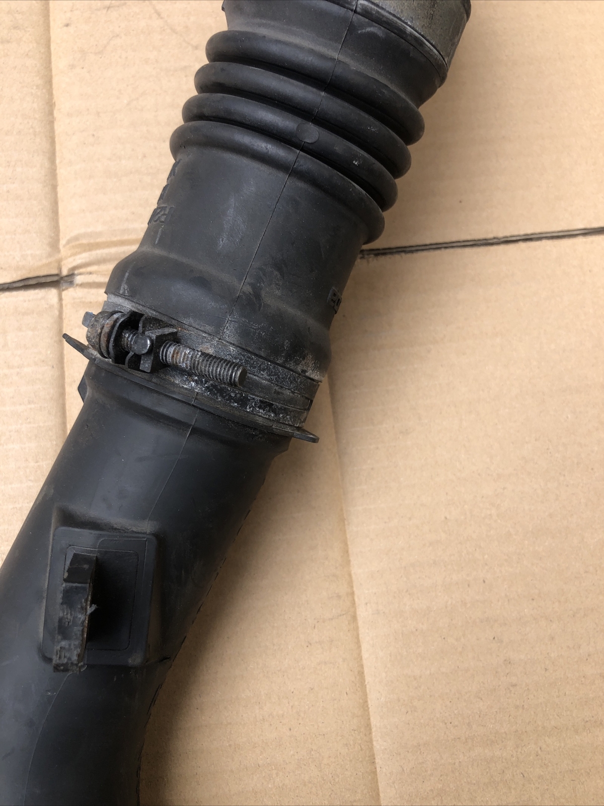 MAZDA 6 MK2 DIESEL AIR INTAKE HOSE PIPE R2AA13231 - Image 10
