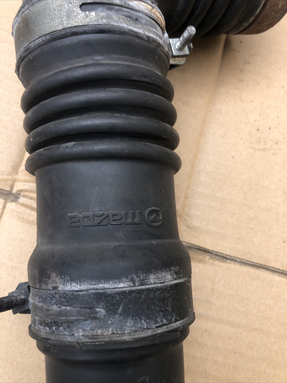 MAZDA 6 MK2 DIESEL AIR INTAKE HOSE PIPE R2AA13231 - Image 9