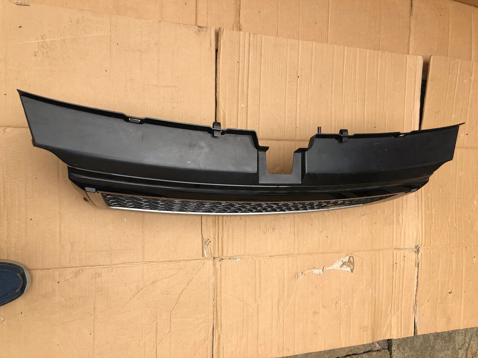 RANGE ROVER SPORT L320 2005-2009 FRONT BUMPER RADIATOR GRILLE DHB50044LEP - Image 2