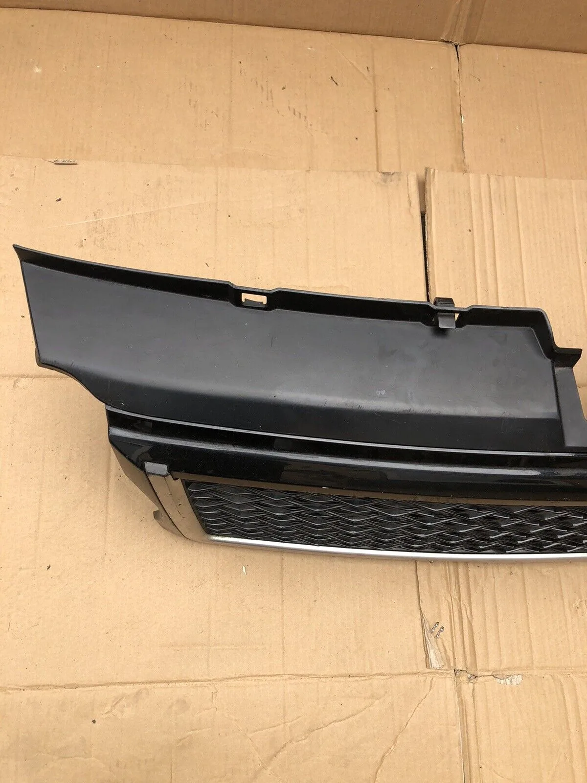 RANGE ROVER SPORT L320 2005-2009 FRONT BUMPER RADIATOR GRILLE DHB50044LEP - Image 3