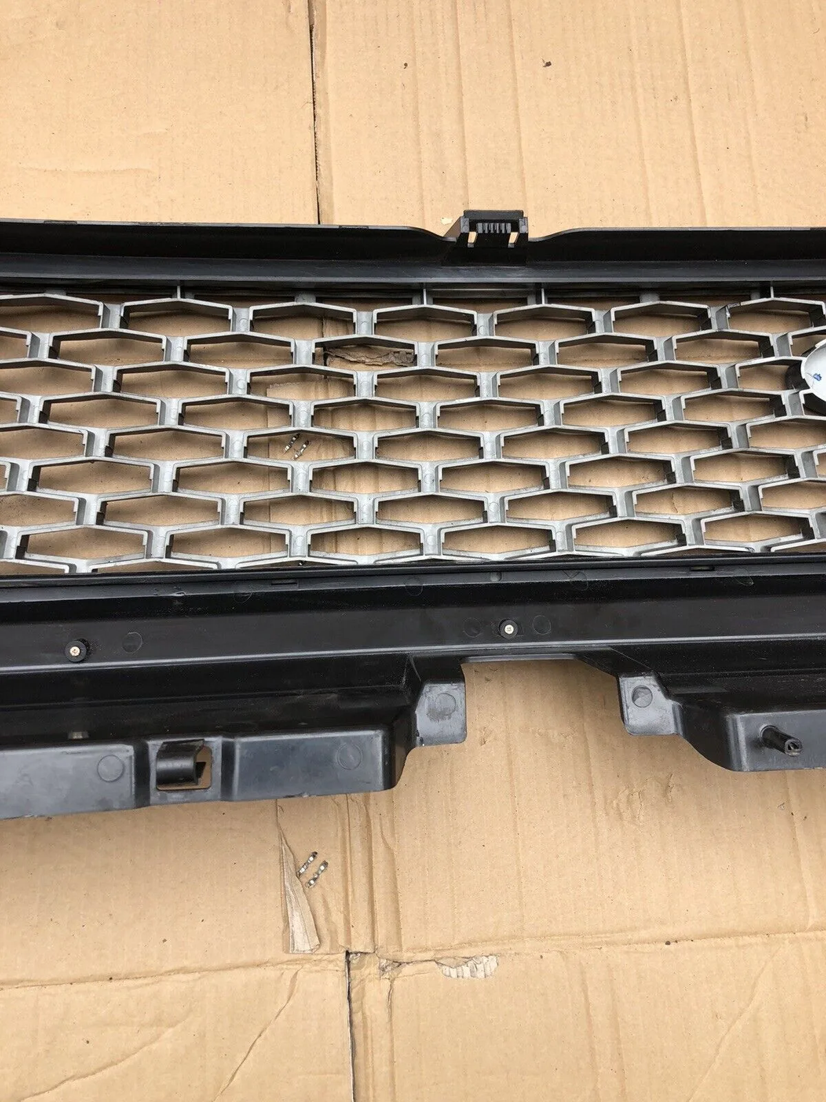 RANGE ROVER SPORT L320 2005-2009 FRONT BUMPER RADIATOR GRILLE DHB50044LEP - Image 9