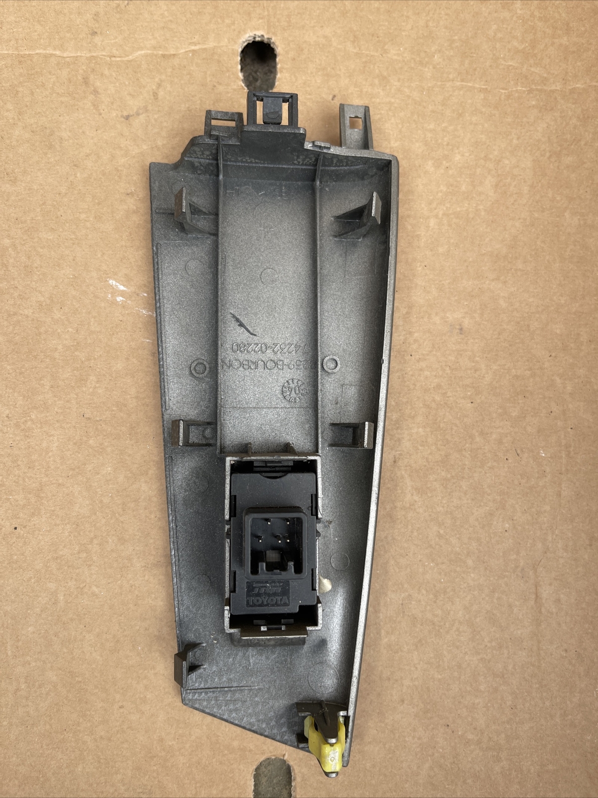 TOYOTA COROLLA LEFT PASSENGER SIDE WINDOW SWITCH 7423202280 54035110 - Image 4