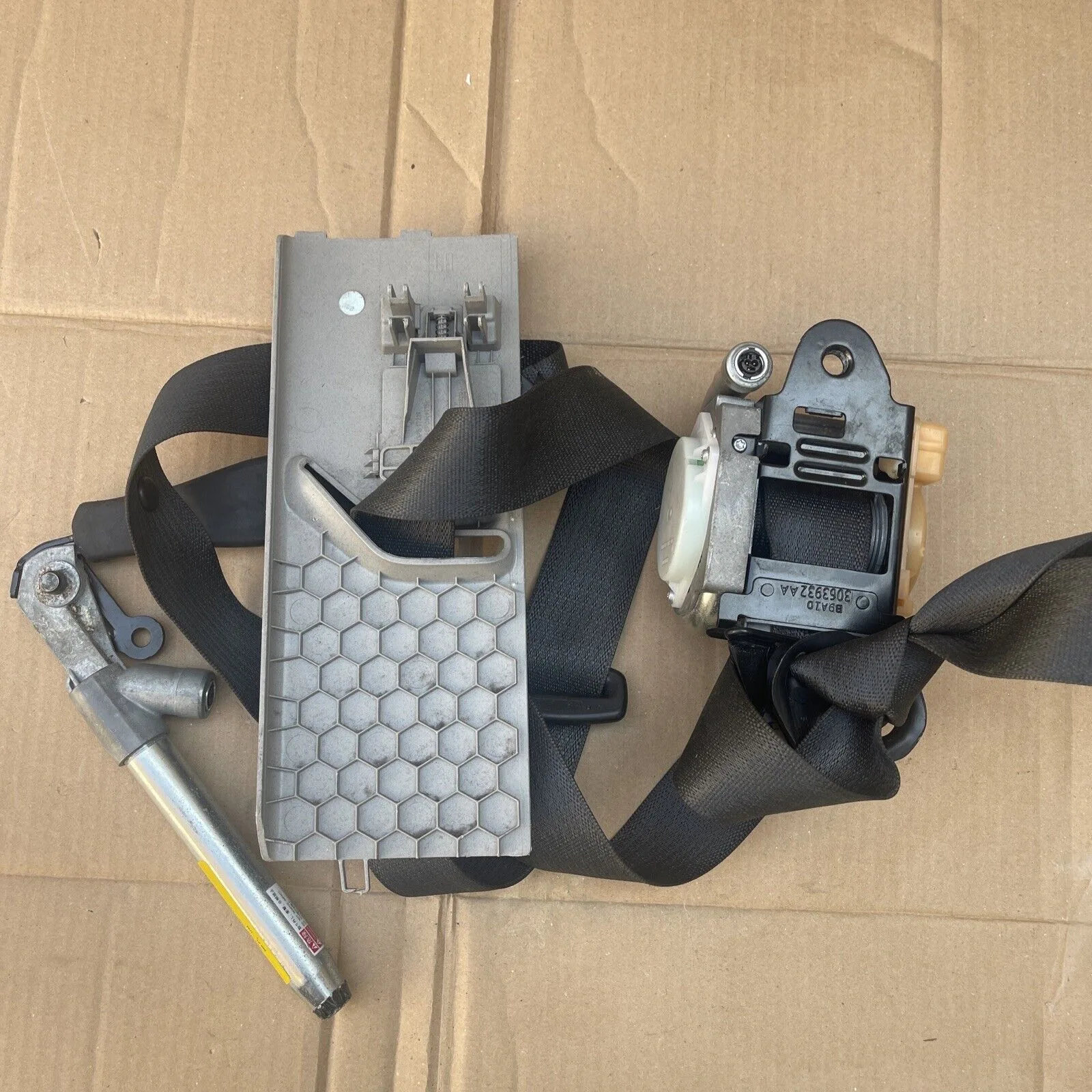 VAUXHALL INSIGNIA 08-17 FRONT LEFT PASSENGER SIDE SEAT BELT 3063932AA 306532310 - Image 2