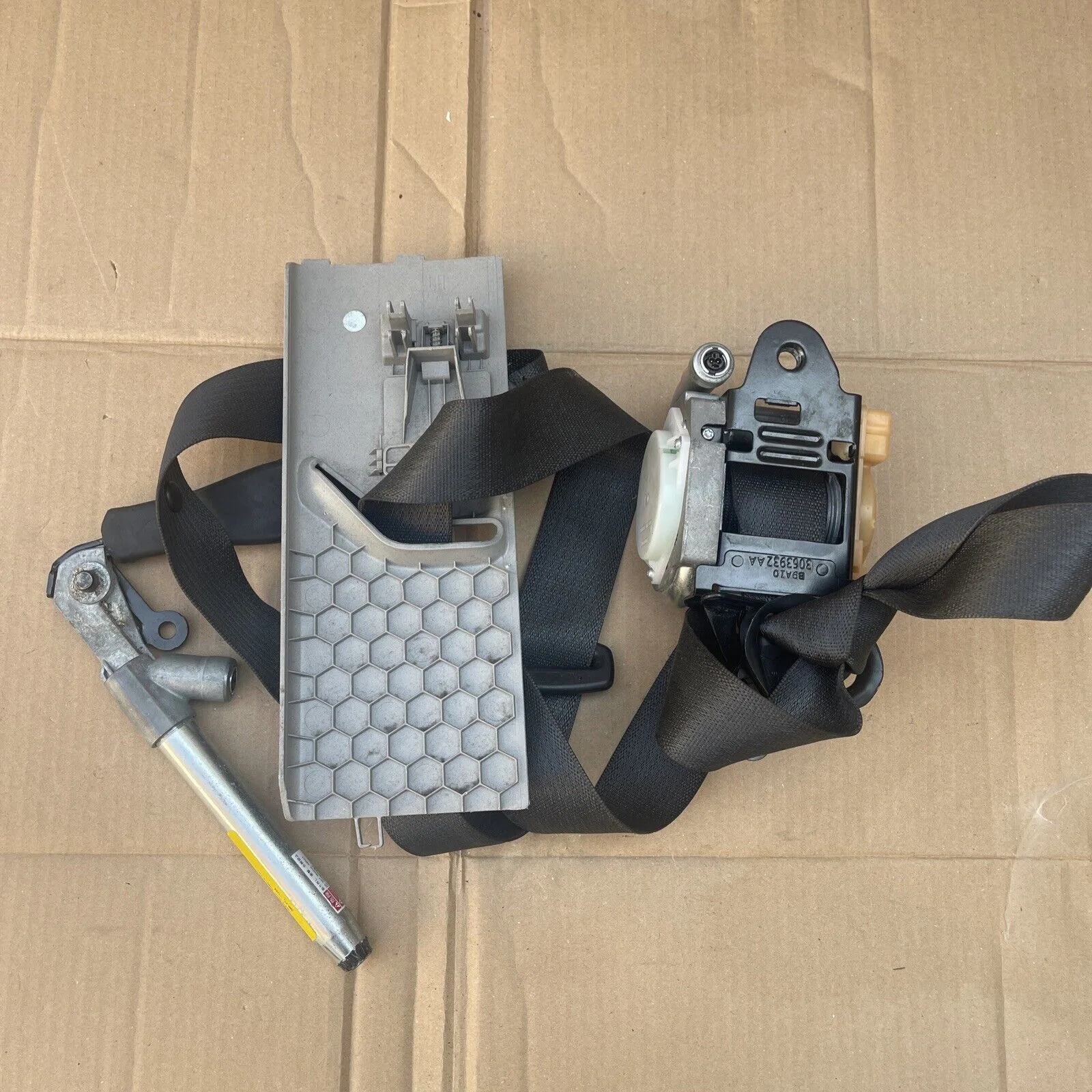 VAUXHALL INSIGNIA 08-17 FRONT LEFT PASSENGER SIDE SEAT BELT 3063932AA 306532310 - Image 4