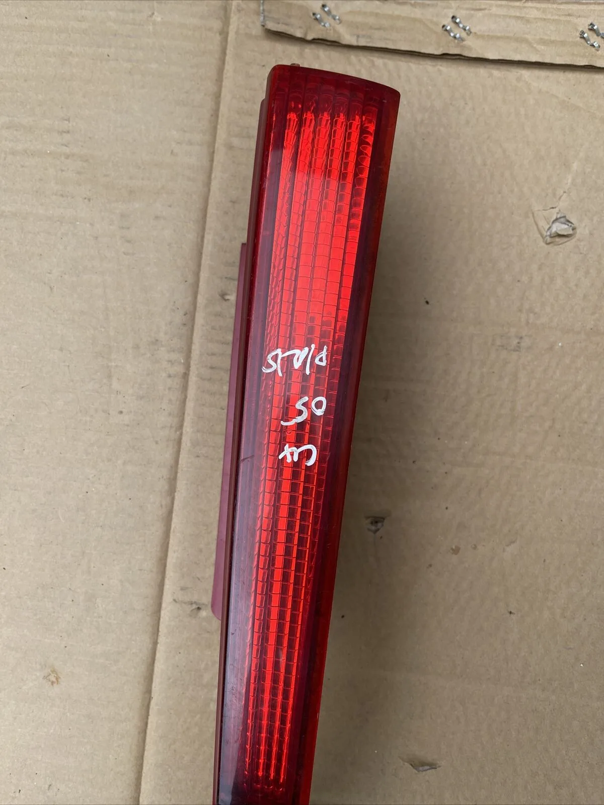 2005 CITROEN C4 LEFT PASSENGER SIDE REAR LIGHT REFLECTOR PART NUMBER 9655863880 - Image 2