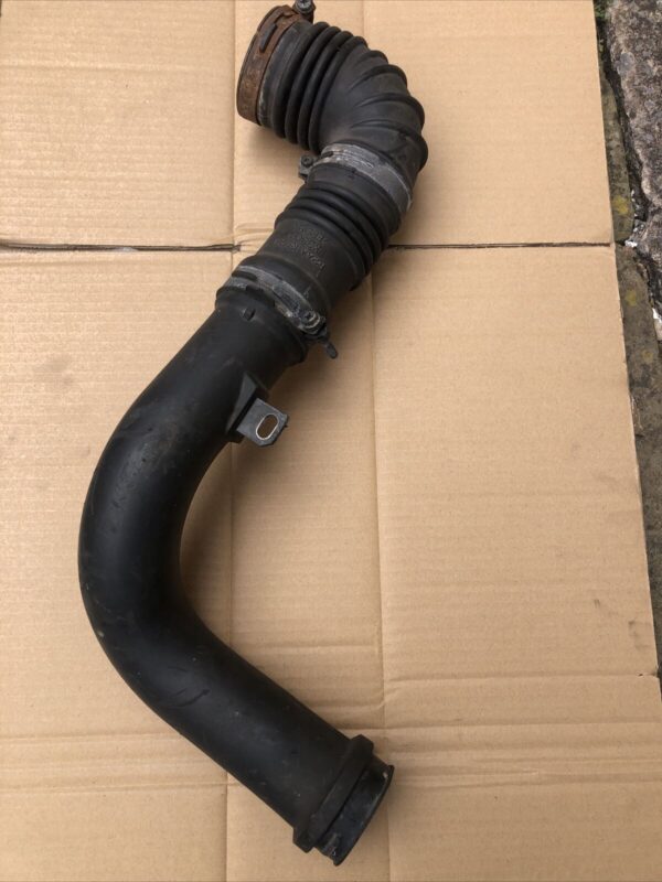 MAZDA 6 MK2 DIESEL AIR INTAKE HOSE PIPE GENUINE PART NUMBER R2AA13231