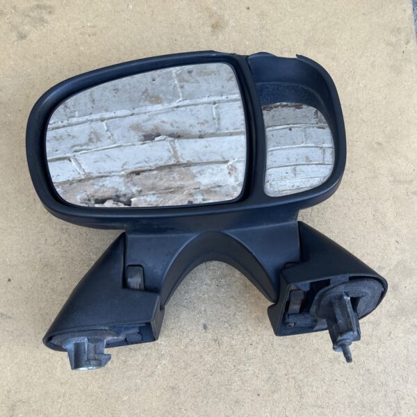 RENAULT VAUXHALL VIVARO RIGHT DRIVER SIDE FRONT DOOR MANUAL WING MIRROR E2020022