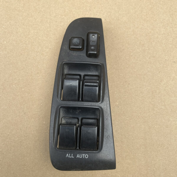 TOYOTA AVENSIS T25 2003-2008 FRONT DRIVER SIDE DOOR CONTROL SWITCH 8482005120