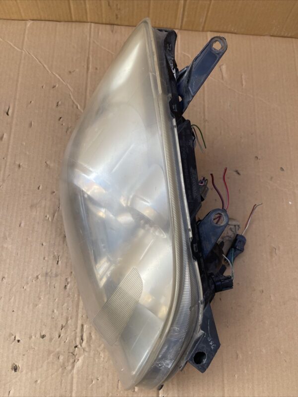 TOYOTA AVENSIS T25_ 06-08 RIGHT DRIVER SIDE FRONT HEADLIGHT HEADLAMP 9922680008 - Image 2