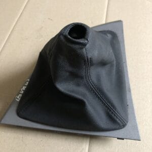 Alternative view of 2005 BMW 1 E81 E87 GEAR SHIFTER SURROUND TRIM COVER OEM 7129144