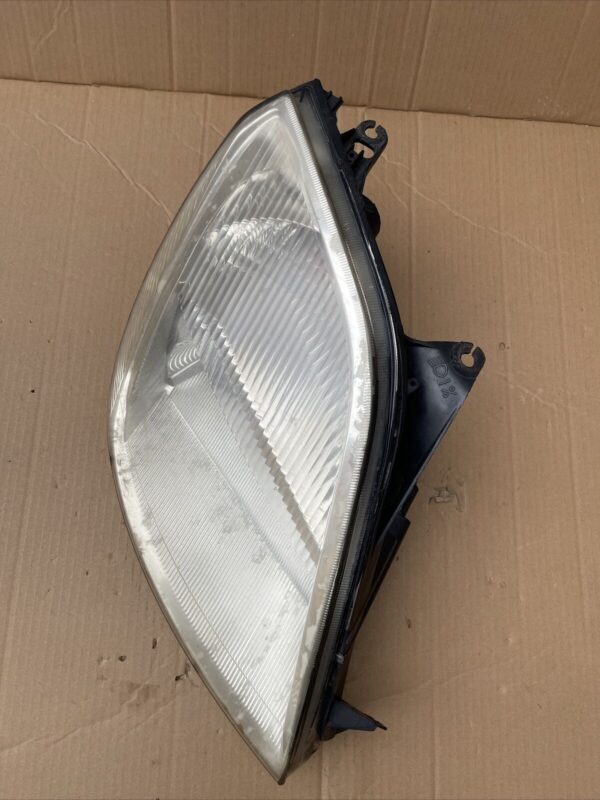 FORD FIESTA MK4 2001 2010 RIGHT DRIVER SIDE HEADLIGHT HEADLAMP 20A055B - Image 2