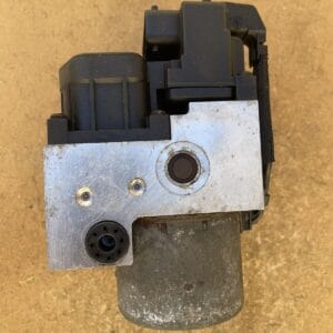 Alternative view of RENAULT SCENIC I 1997 2003 ABS PUMP CONTROL MODULE UNIT 0265216732 7700432643