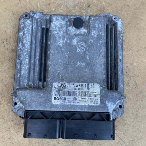 VW TOURAN ECU ENGINE CONTROL UNIT MODULE 1039S05322 0281011844