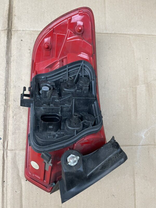 AUDI A3 8P 2004 2013 RIGHT DRIVER SIDE REAR TAIL LIGHTS 8P4945096E 8P4945258D - Image 4