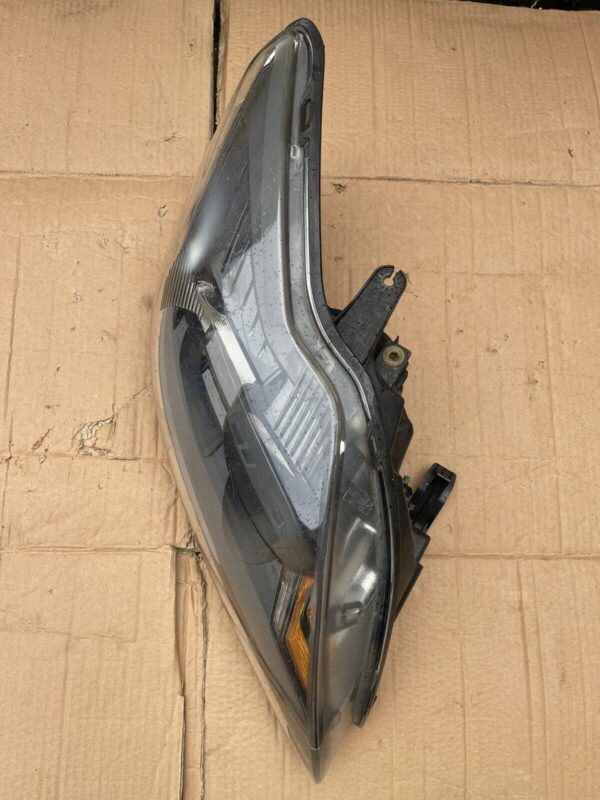 FORD FOCUS II 04-12 RIGHT DRIVER SIDE HEADLIGHT HEADLAMP 8M5113W029DF 0077R00HCR