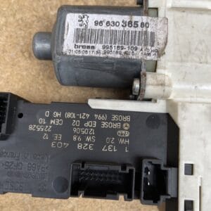 Alternative view of PEUGEOT 407 2004-2010 FRONT RIGHT DRIVER SIDE WINDOW MOTOR REGULATOR 9663036580